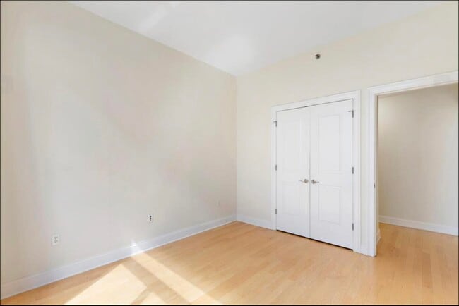 Building Photo - 10 Regent St