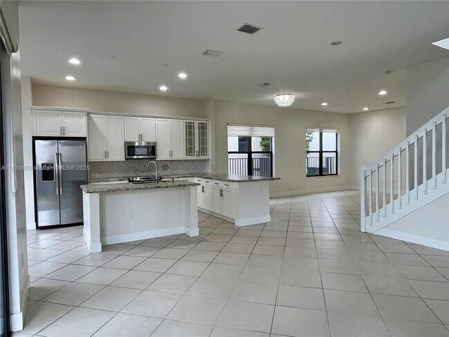 Building Photo - 3316 W 98th Pl