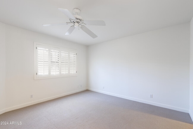 Building Photo - 5101 N Casa Blanca Dr