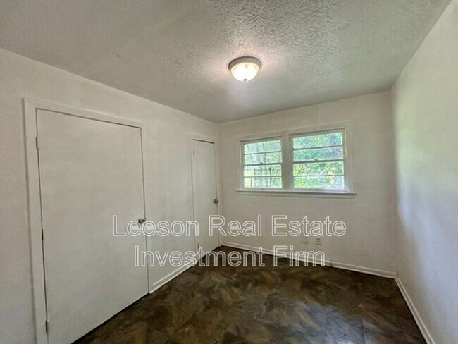 Building Photo - 307 W 71st St