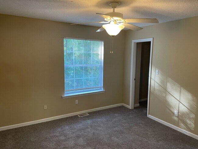 Building Photo - 2470 Nugget Ln