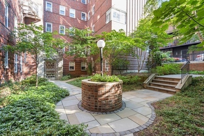 Building Photo - 36 Highland Ave