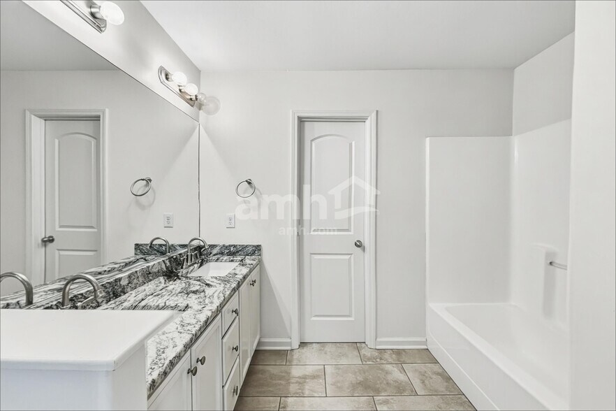 Building Photo - 4983 Old Towne Village Cir