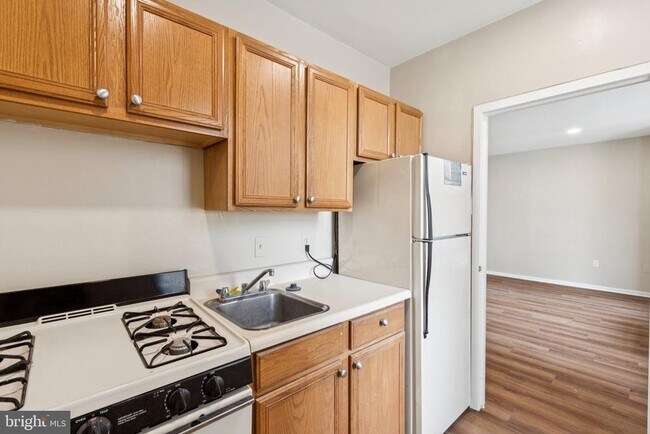 Building Photo - 135 S 19th St