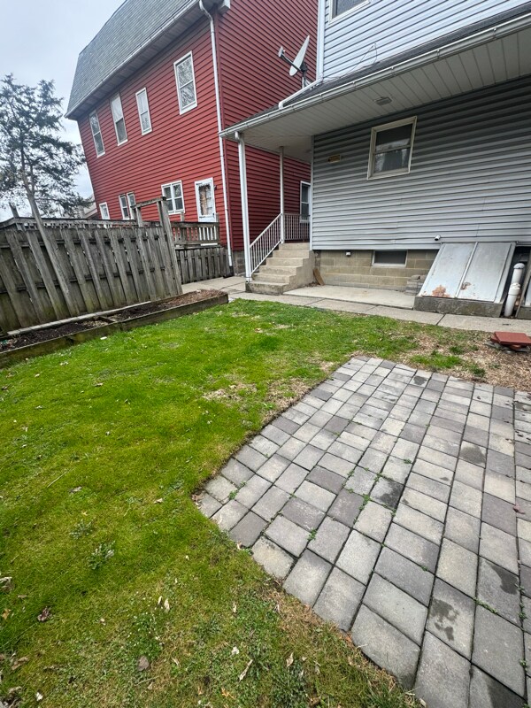 Building Photo - 3 W Evergreen St