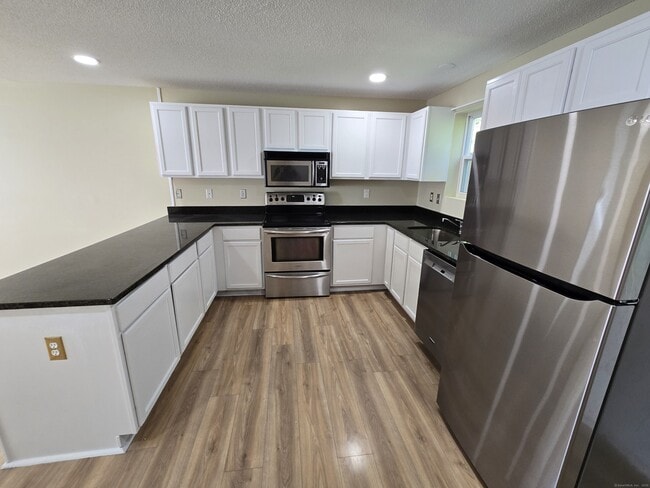 Building Photo - 5 Periwinkle Ln