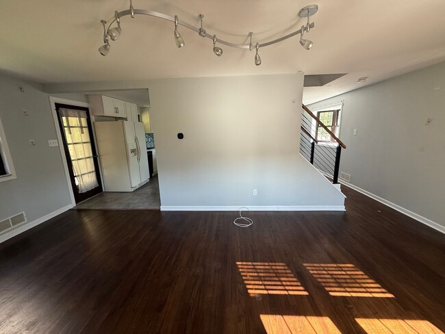 Building Photo - Luxury 3-Bedroom, 1-Bathroom House in Brookline!