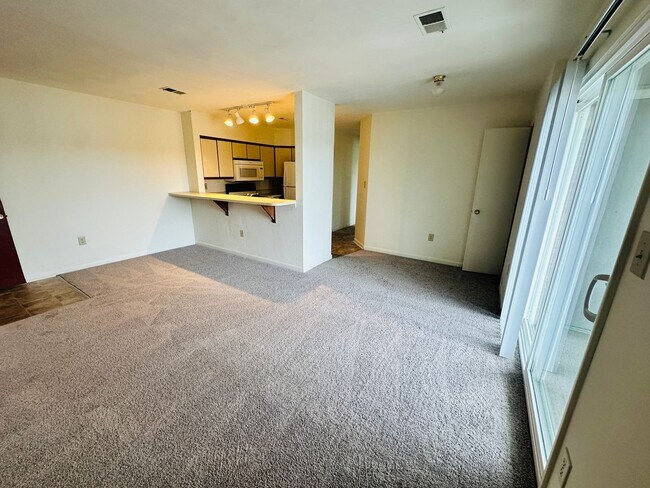 Building Photo - 1205L University Terrace