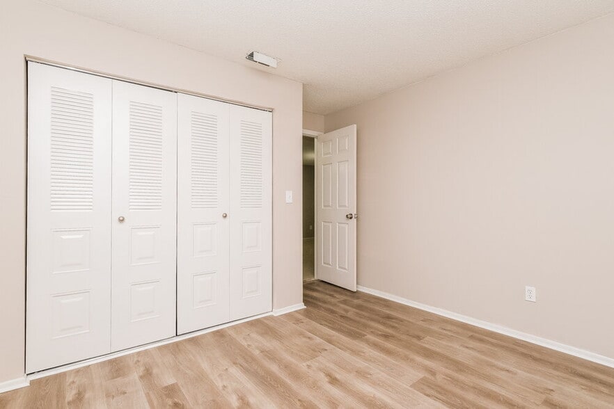 Building Photo - 1178 Breeze Dr