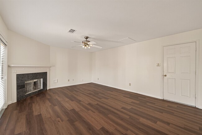 Building Photo - 15910 Clayton Bend Dr