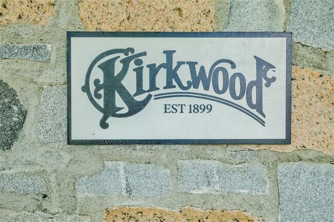 Building Photo - 183 Locust St NE