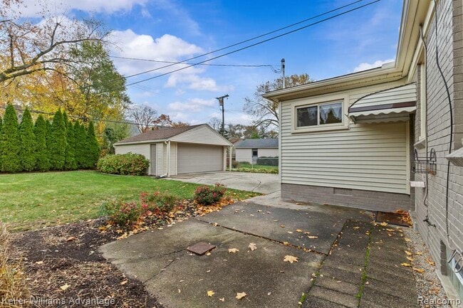 Building Photo - 4516 Robinwood Ave