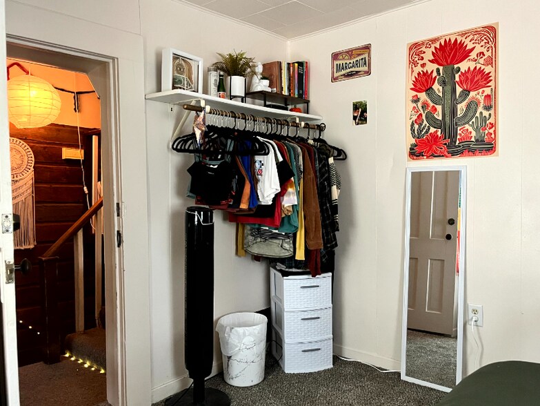 Building Photo - 227 S 4th St