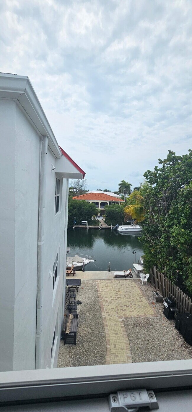 Building Photo - 605 Sombrero Beach Rd