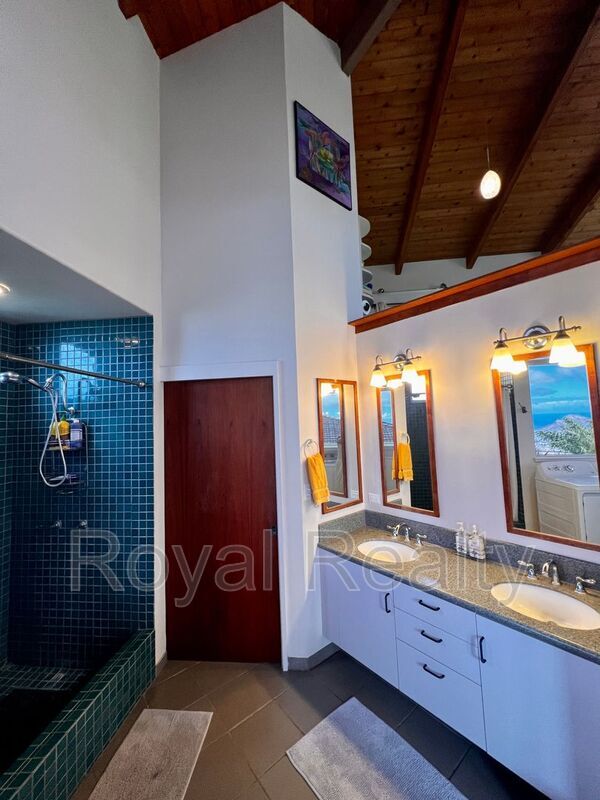 Building Photo - 4846 Sierra Dr