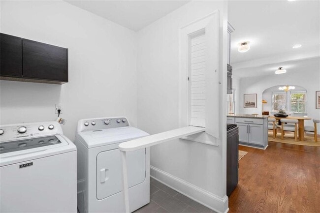 Building Photo - 987 Alloway Pl SE