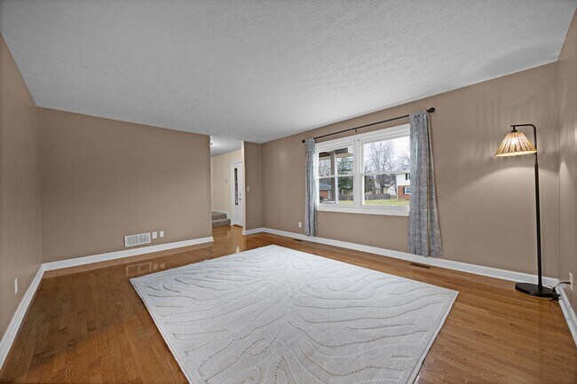 Building Photo - 611 Harvard Dr