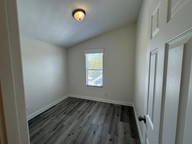 Building Photo - 3 bedroom 2 Full Bath Mobile Home Close to...