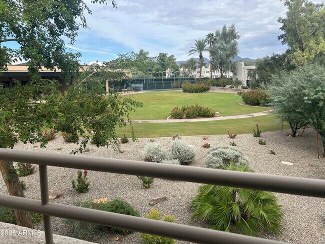 Building Photo - 7760 E Gainey Ranch Rd