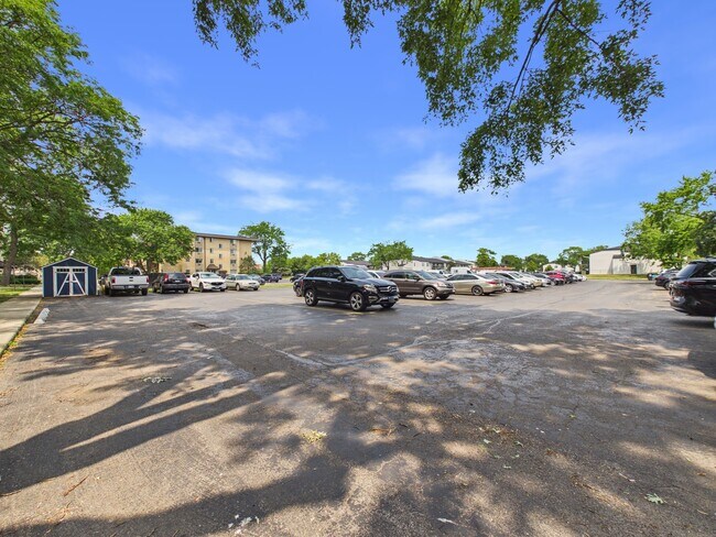 Building Photo - 2210 S Goebbert Rd