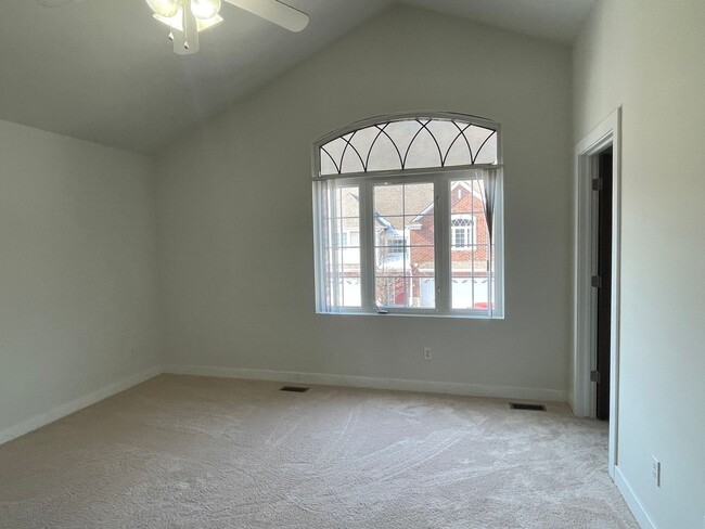 Building Photo - 3 Bedroom, 2 1/2 Bath, Townhouse w/ 2-Car Garage by Stoney Creek, Shelby Township