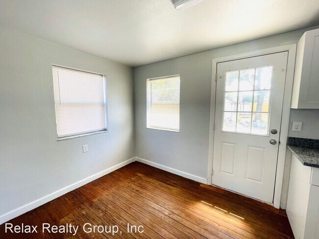 Building Photo - 1 br, 1 bath House - 1732 32nd Ave E