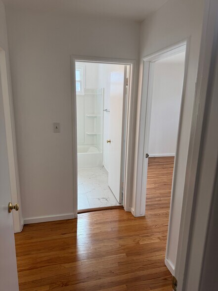 hallway to bedrooms - 3049 Community Ave