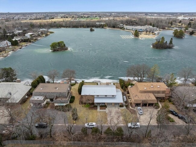 Building Photo - 2076 Valley Lo Ln