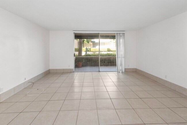 Building Photo - 6455 La Jolla Blvd