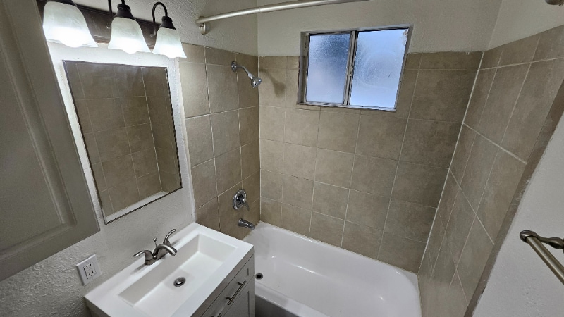 Building Photo - 1216 W Court St