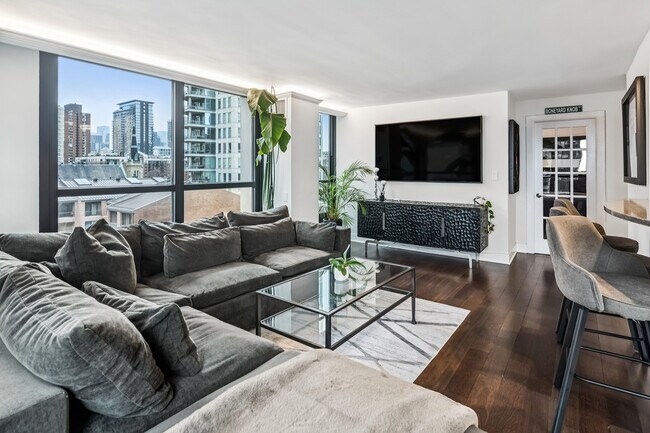 Building Photo - 1030 N State St