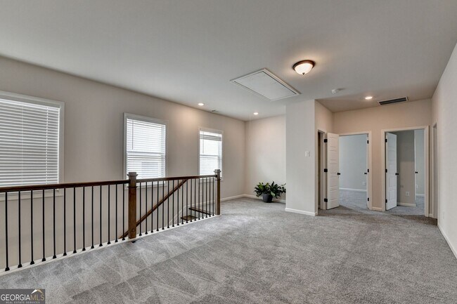 Building Photo - 1854 Westfall Lndg