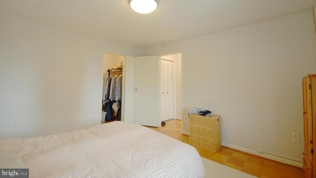 Building Photo - 10201 Grosvenor Pl