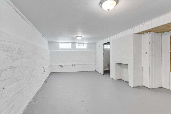 Building Photo - 3 BED 1 BATH SINGLE FAMILY HOME IN BEAUTIFUL SOUTH EUCLID