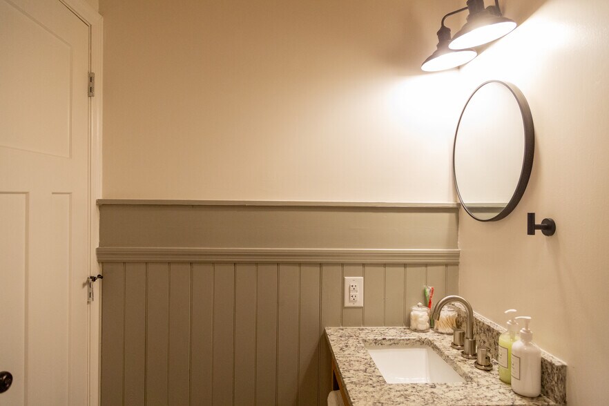 Bathroom - 315 Doyle St