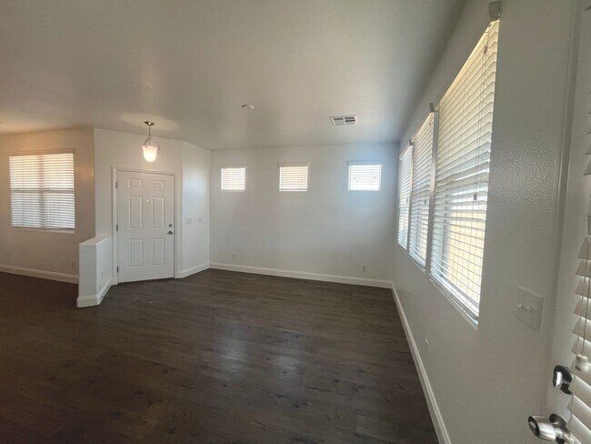 Building Photo - Stylish single-story living with 3 bedrooms, 2 baths, plus a versatile den — 1,489 sq ft of comfo...