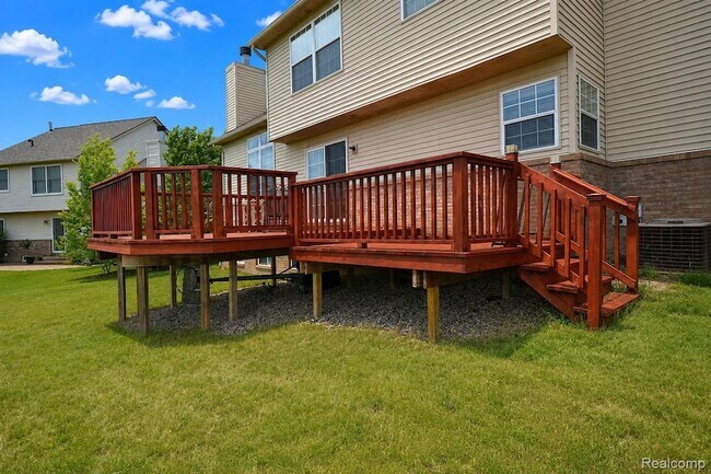 Building Photo - 4890 Spring Meadow Dr
