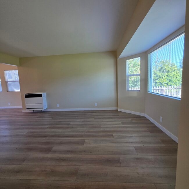 Building Photo - 2179 Beebee St