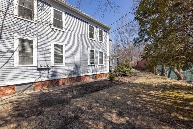 Building Photo - 119 Summer St