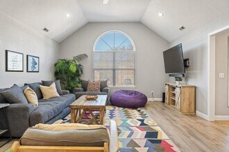 Building Photo - 403 Willington Ln