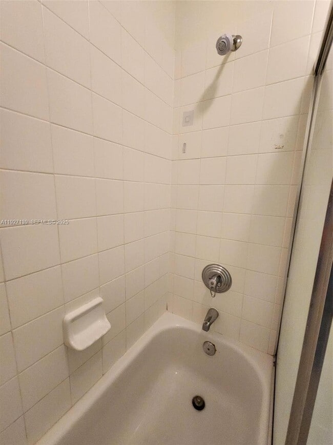 Building Photo - 1213 NE 32nd Ave