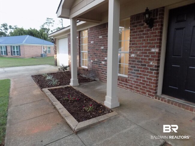Building Photo - 23266 Wilson Dr
