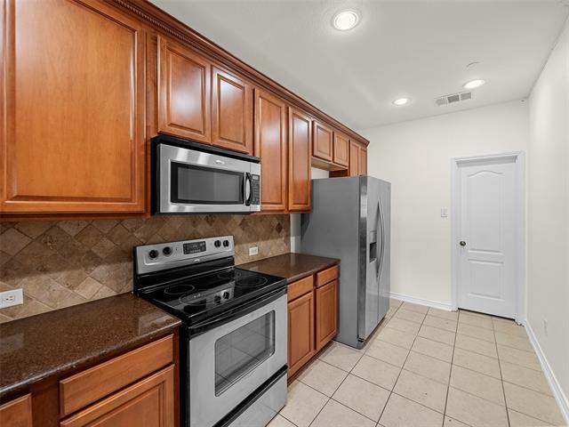 Building Photo - 5932 Clearwater Dr