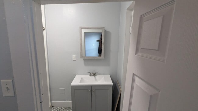 Building Photo - 400 E 9th St