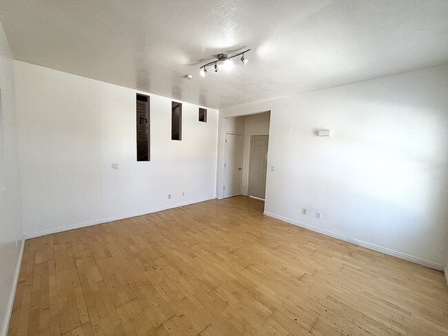 Building Photo - 517 E 500 S