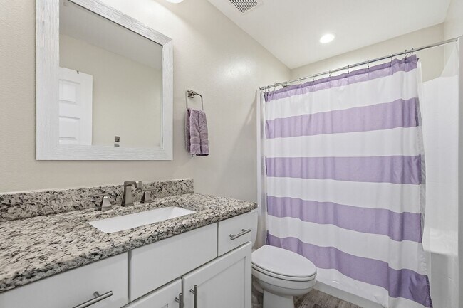 Building Photo - Stunning 4 Bedroom Home with Solar Energy & Private Pool!