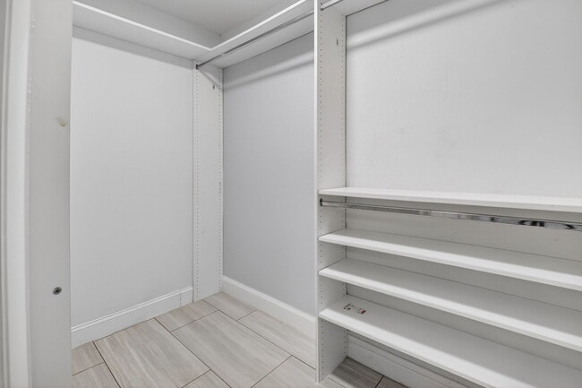 Building Photo - 450 Piedmont J