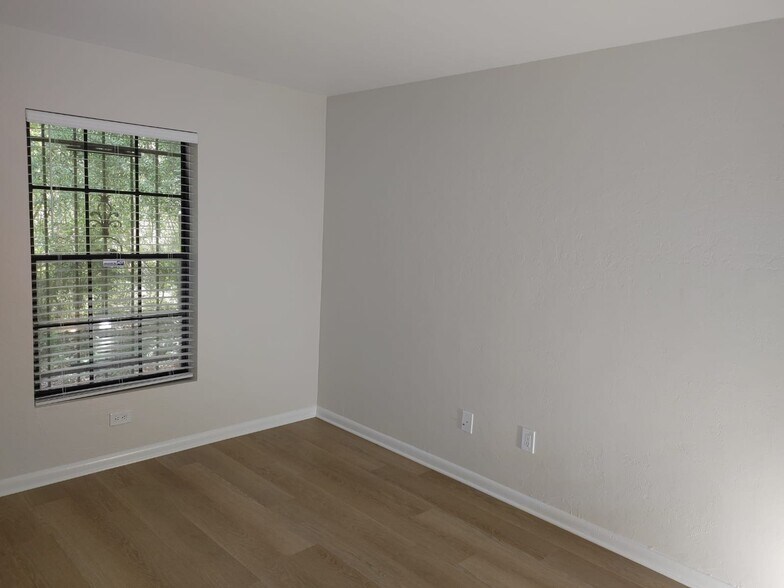 Building Photo - 4405 SW 74th Terrace