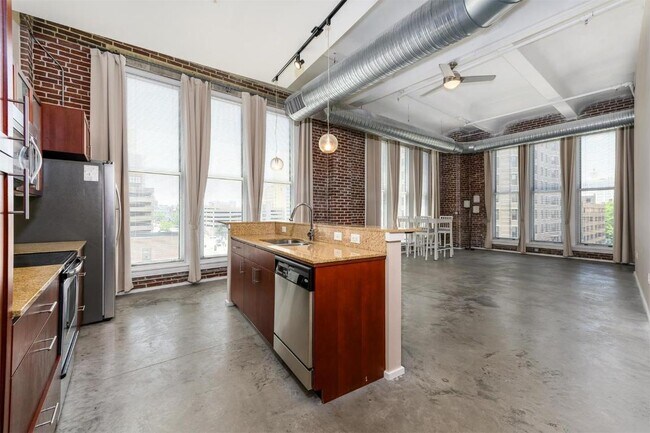 Building Photo - 1136 Washington Ave