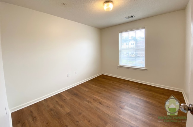 Building Photo - 122 McKenna Cir